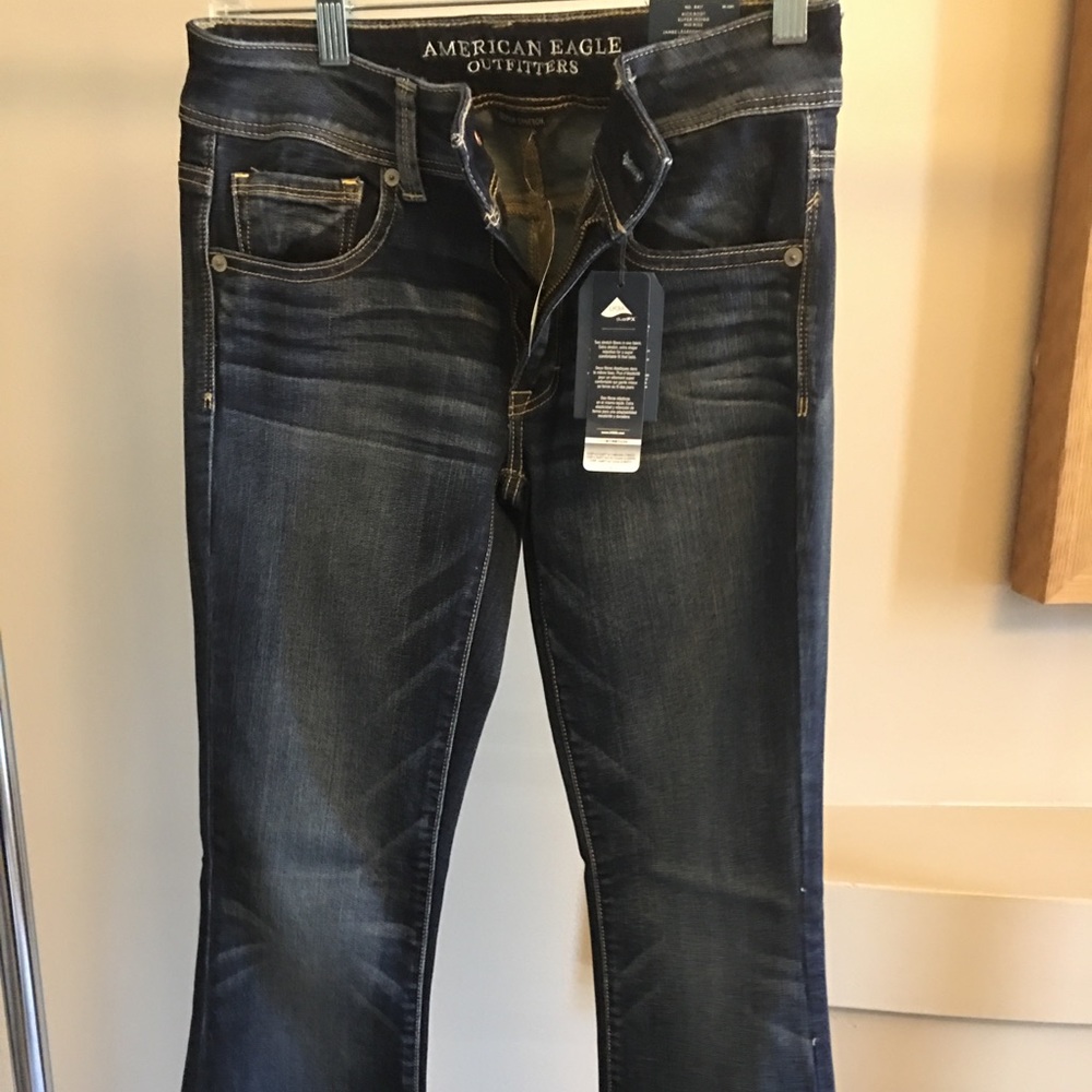 NWT American Eagle kick boot Jeans..size 6